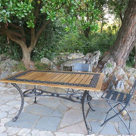 לינה וארוחת בוקר לריצ'י Agriturismo "La Rosa Canina" מראה חיצוני תמונה