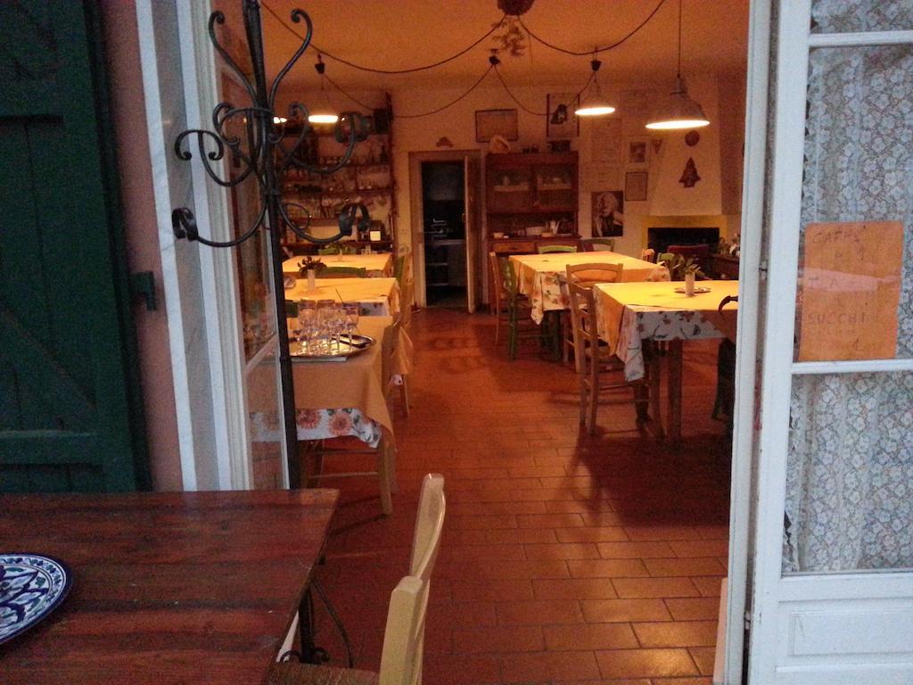 לינה וארוחת בוקר לריצ'י Agriturismo "La Rosa Canina" מראה חיצוני תמונה
