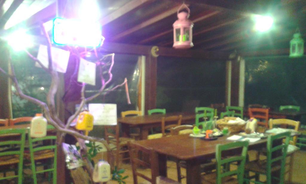 לינה וארוחת בוקר לריצ'י Agriturismo "La Rosa Canina" מראה חיצוני תמונה