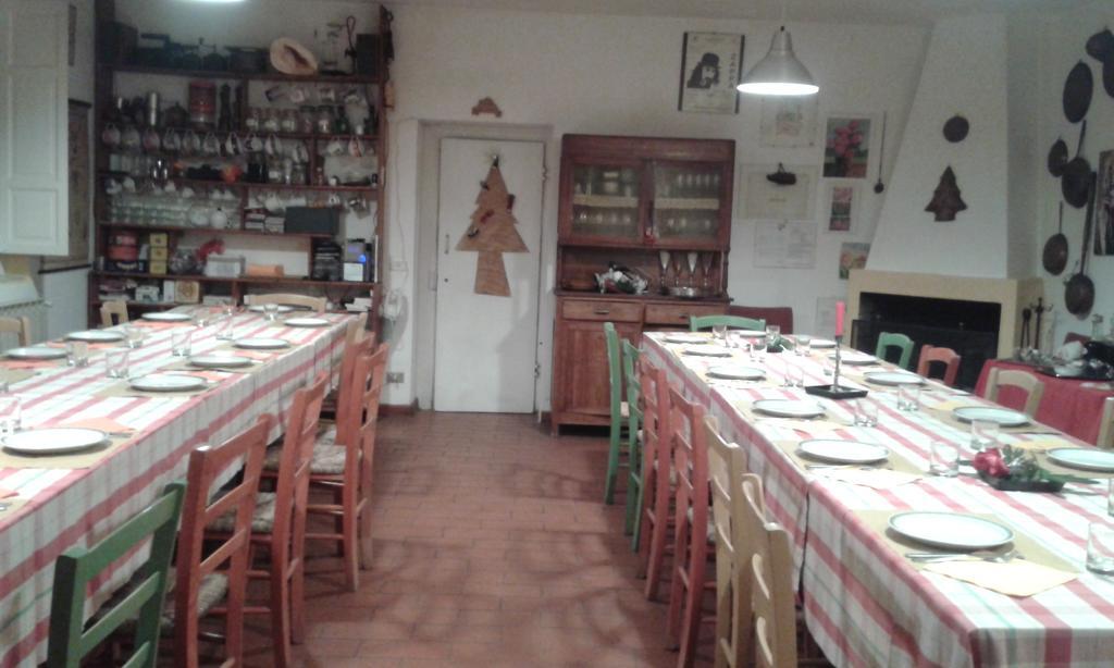 לינה וארוחת בוקר לריצ'י Agriturismo "La Rosa Canina" מראה חיצוני תמונה