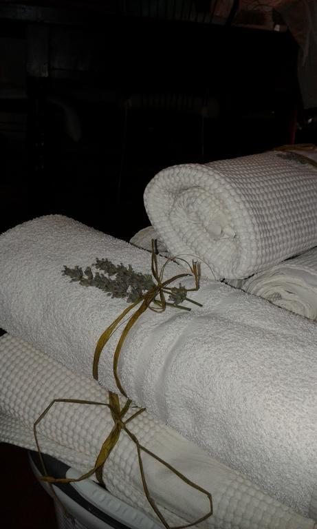 לינה וארוחת בוקר לריצ'י Agriturismo "La Rosa Canina" מראה חיצוני תמונה