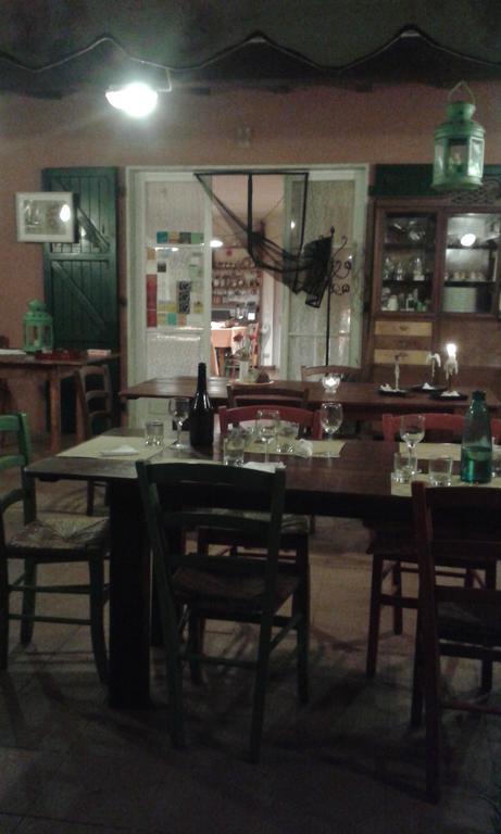לינה וארוחת בוקר לריצ'י Agriturismo "La Rosa Canina" מראה חיצוני תמונה