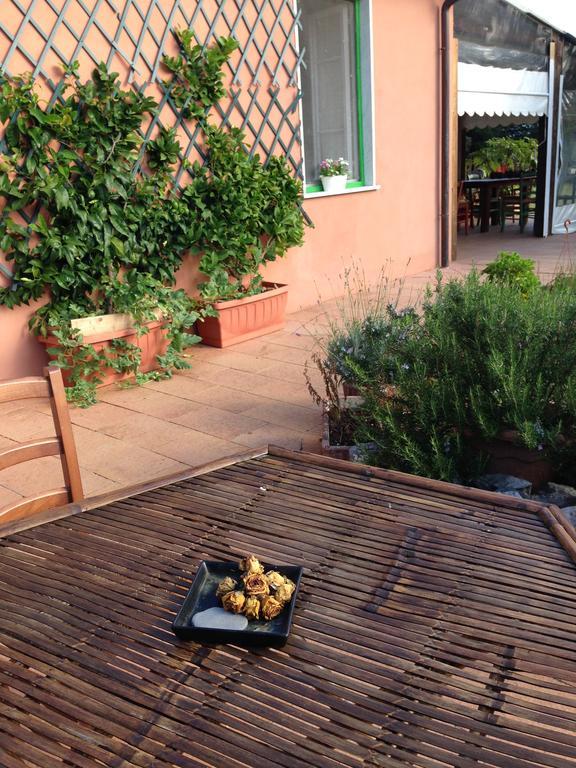 לינה וארוחת בוקר לריצ'י Agriturismo "La Rosa Canina" מראה חיצוני תמונה