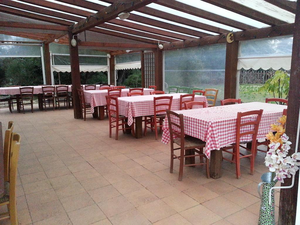 לינה וארוחת בוקר לריצ'י Agriturismo "La Rosa Canina" מראה חיצוני תמונה
